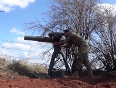 Τι συμβαίνει με τα συριακά T-72; Δέχονται απευθείας πλήγματα αλλά παραμένουν ανέπαφα (βίντεο)